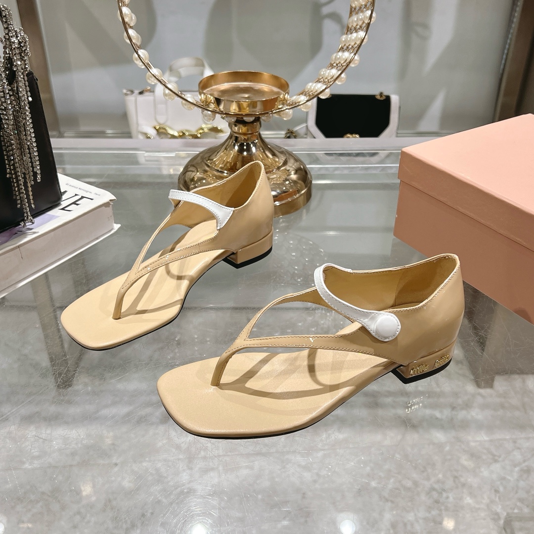 Miu Miu Two-Tone Beige Patent Leather Mary Jane Thong Sandals - Image 5