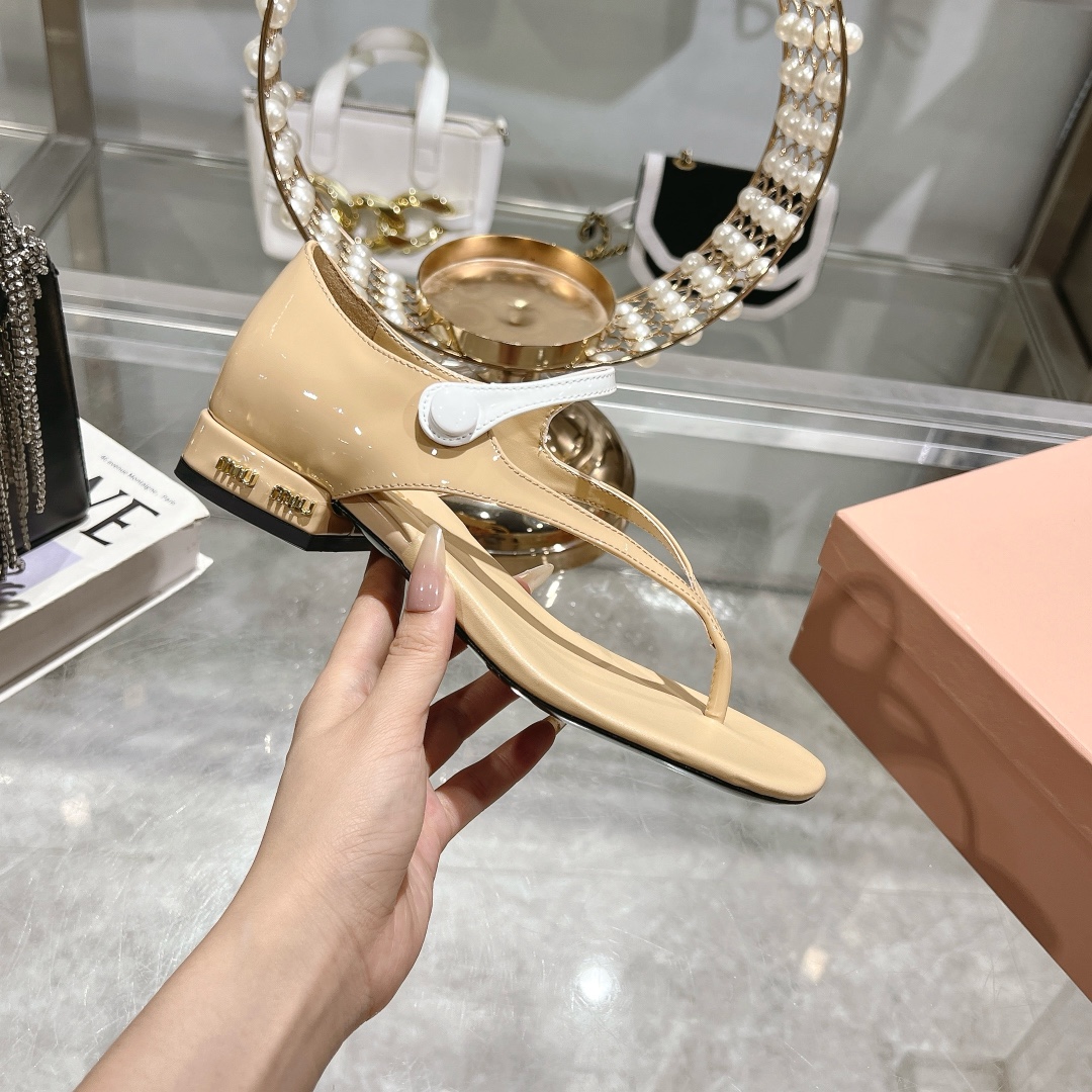 Miu Miu Two-Tone Beige Patent Leather Mary Jane Thong Sandals - Image 4