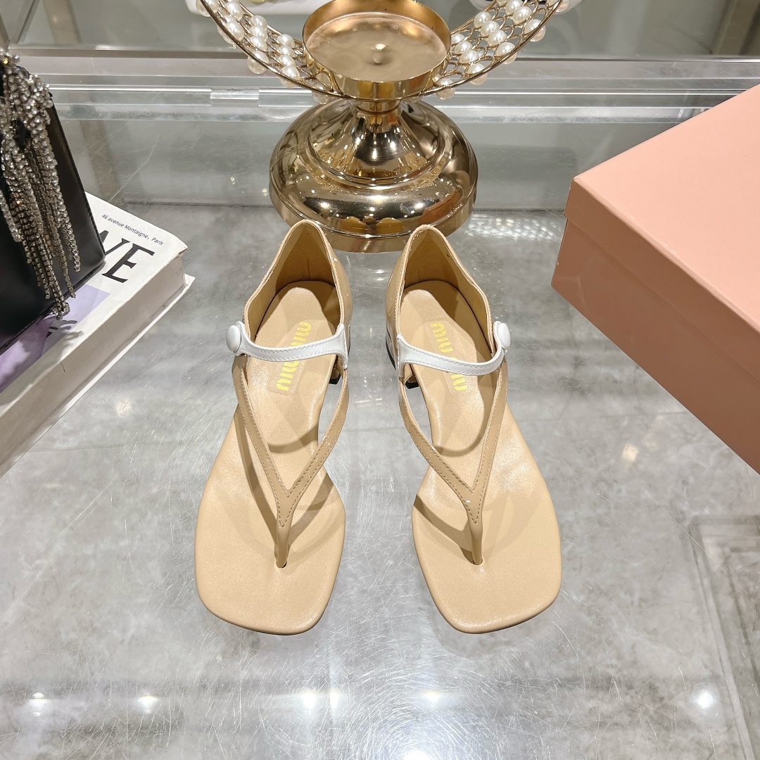 Miu Miu Two-Tone Beige Patent Leather Mary Jane Thong Sandals - Image 2