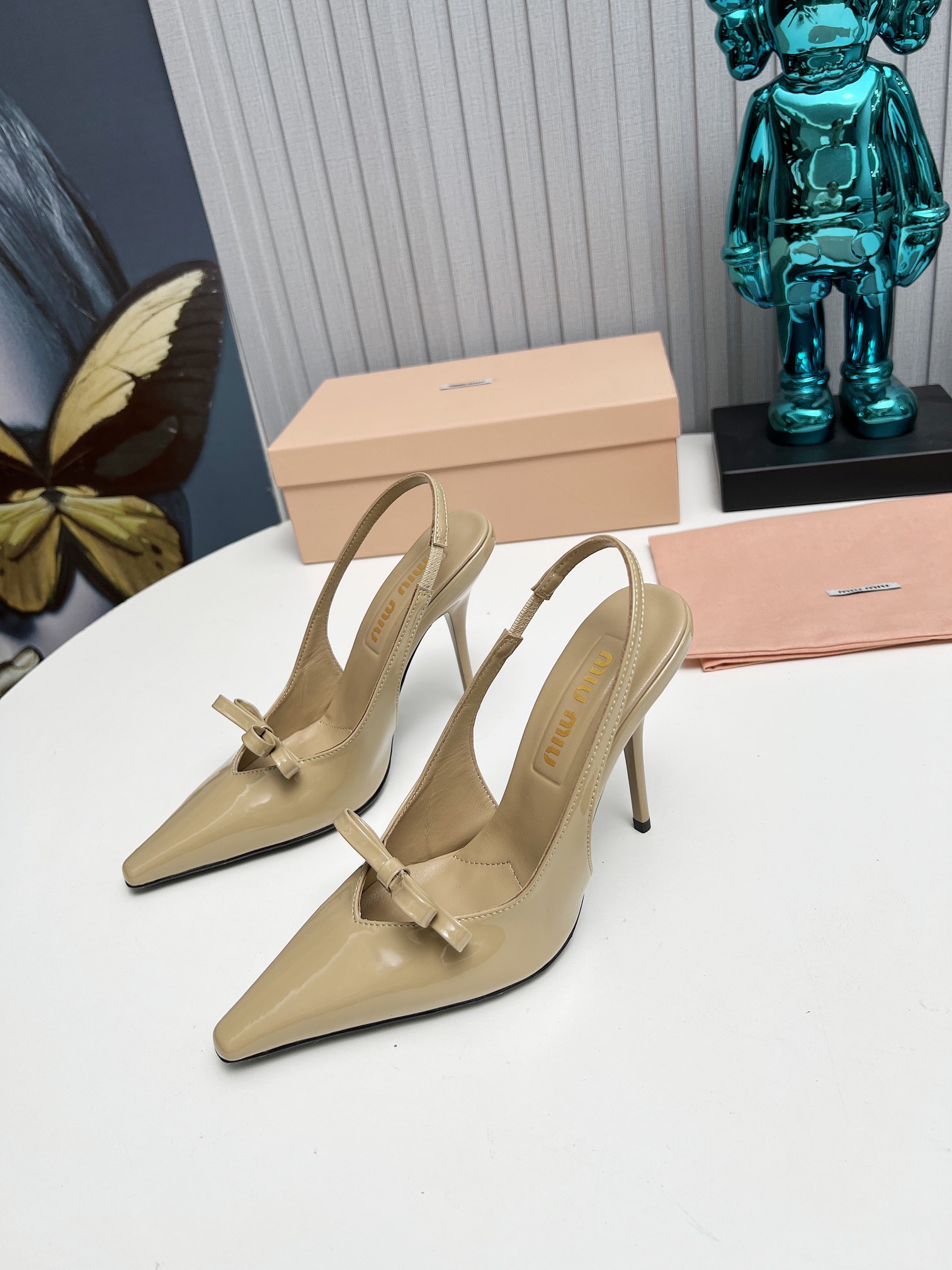 Miu Miu Beige Bow Detail Pointed-Toe Pumps - Image 2