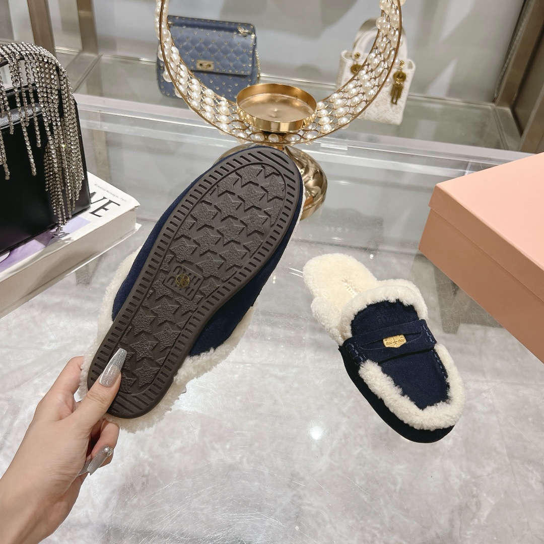 Miu Miu Women's Navy Blue Suede and Fur Slippers - Image 9