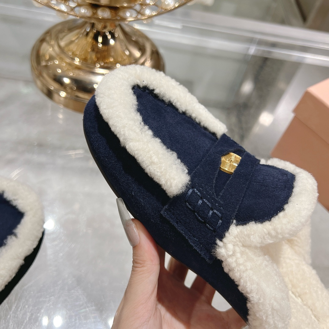 Miu Miu Women's Navy Blue Suede and Fur Slippers - Image 8