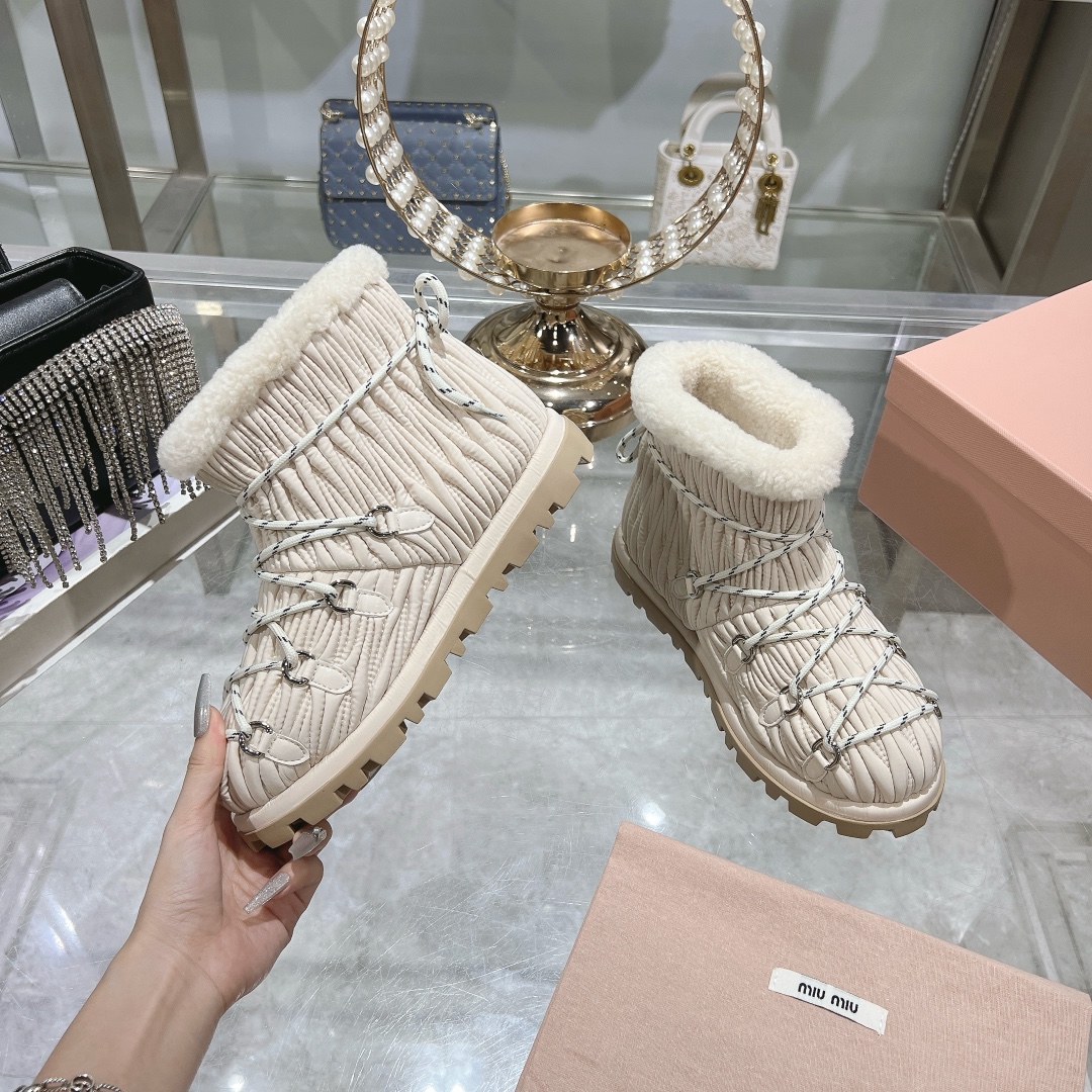 Miu Miu Ivory shearling après-ski boots - Image 5