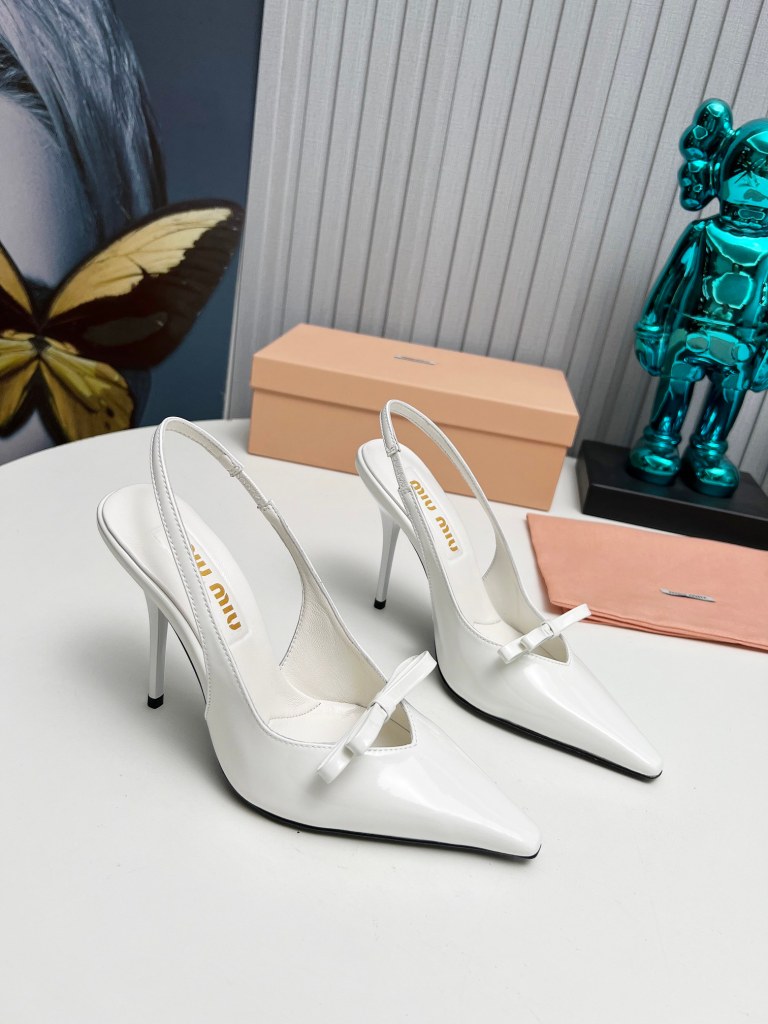 Miu Miu White Bow Detail Pointed-Toe Pumps