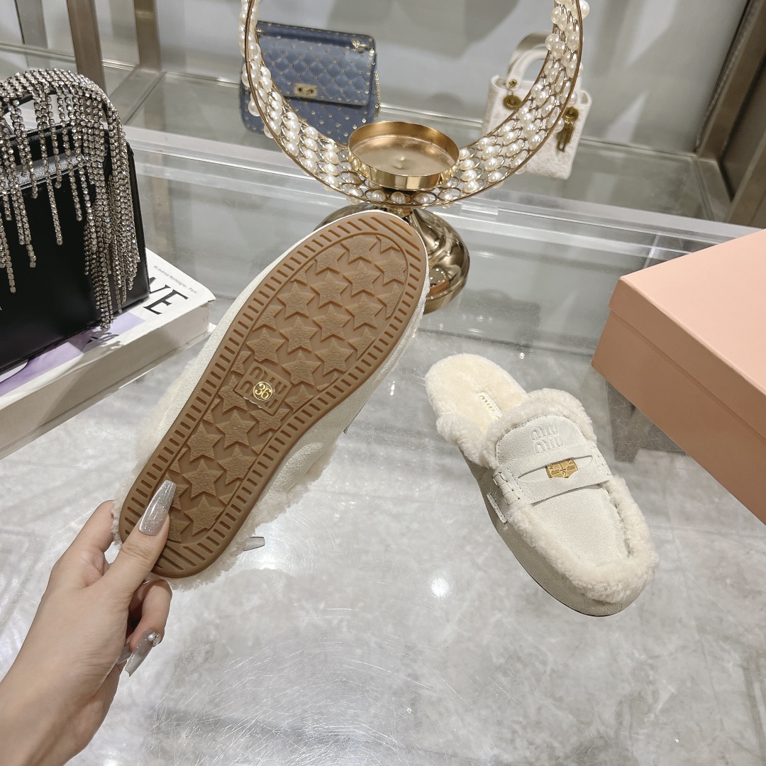 Miu Miu White Women's Fur Slippers - Image 9