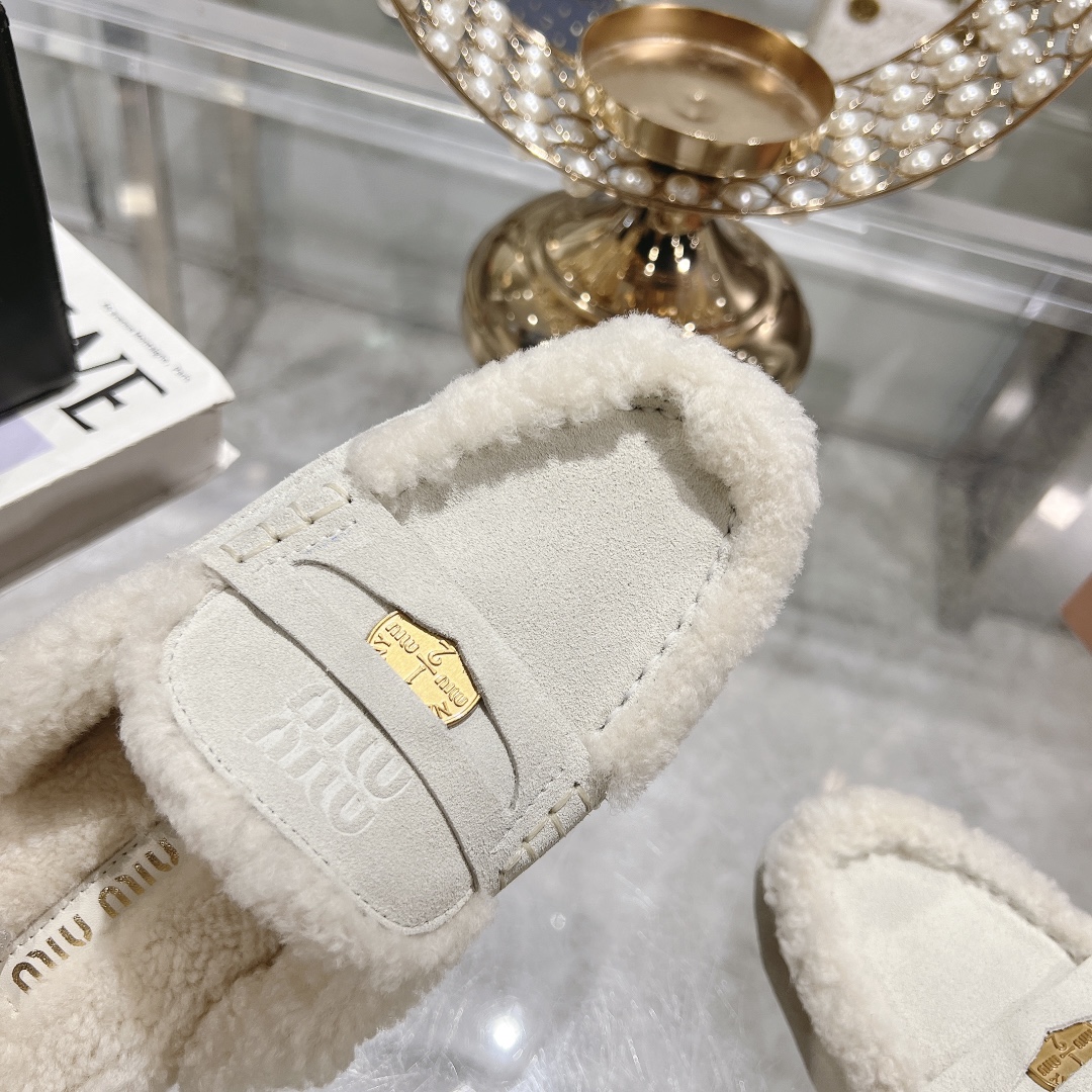Miu Miu White Women's Fur Slippers - Image 8