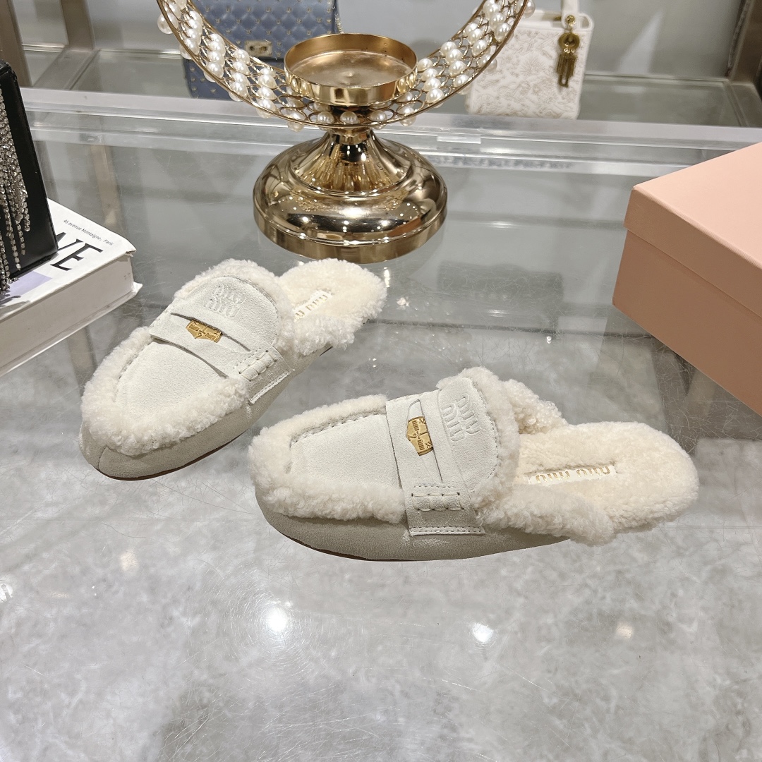 Miu Miu White Women's Fur Slippers - Image 4