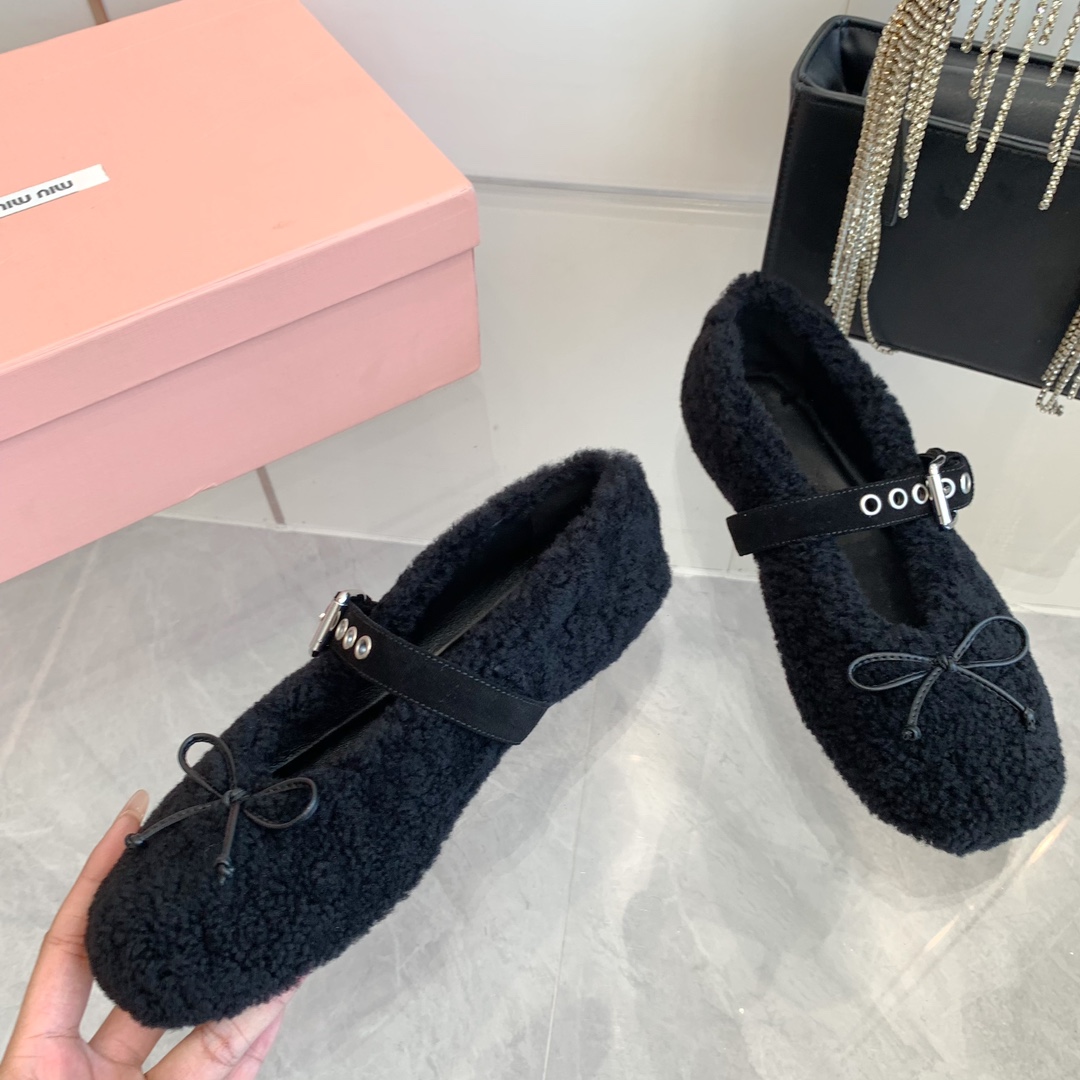 Miu Miu Black Shearling Ballerinas Flats - Image 5
