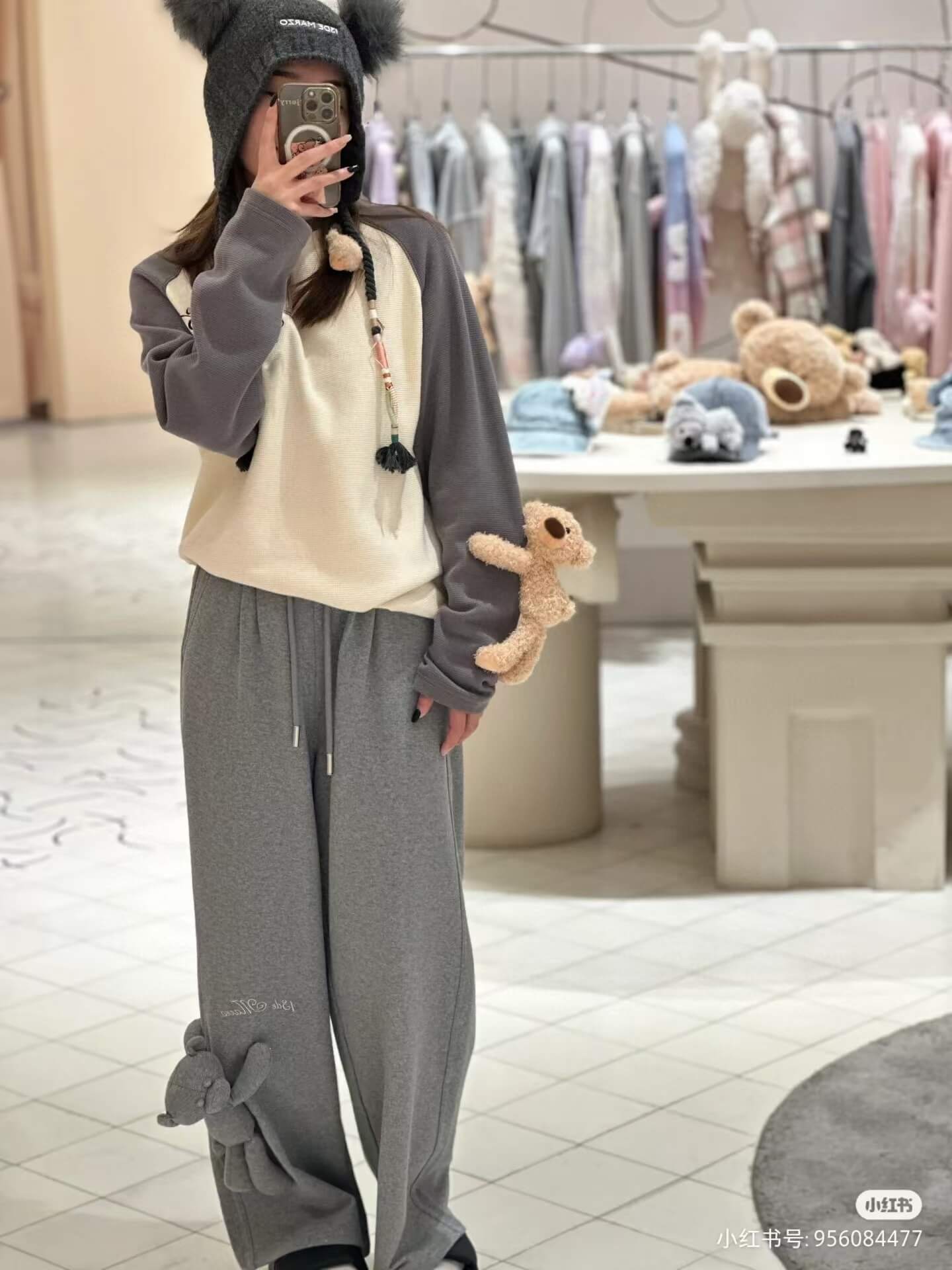 13DE MARZO Star Sand Grey Sweatpants - Image 14