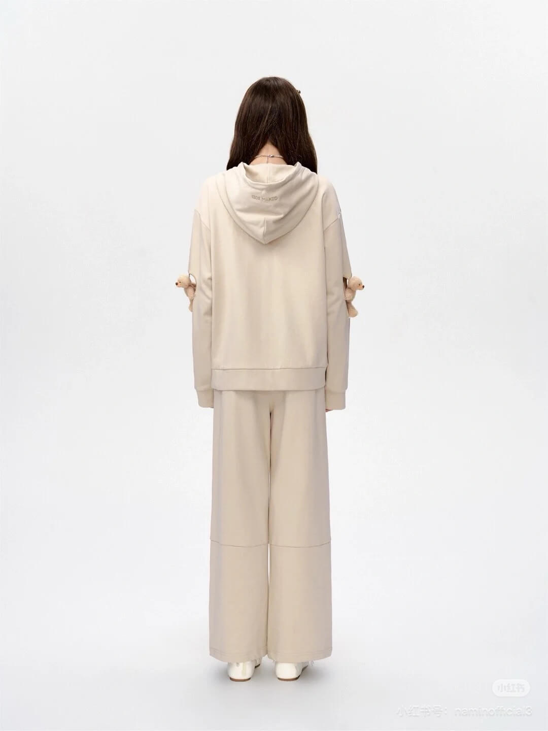 13DE MARZO Doozoo Hollow Heart Beige Sweatpants - Image 13