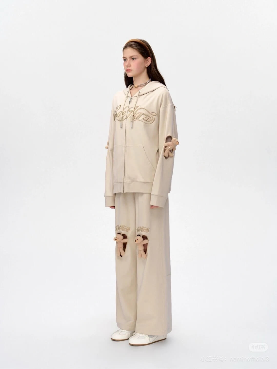 13DE MARZO Doozoo Hollow Heart Beige Sweatpants - Image 11