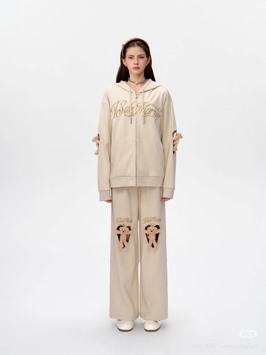 13DE MARZO Doozoo Hollow Heart Beige Sweatpants - Image 12