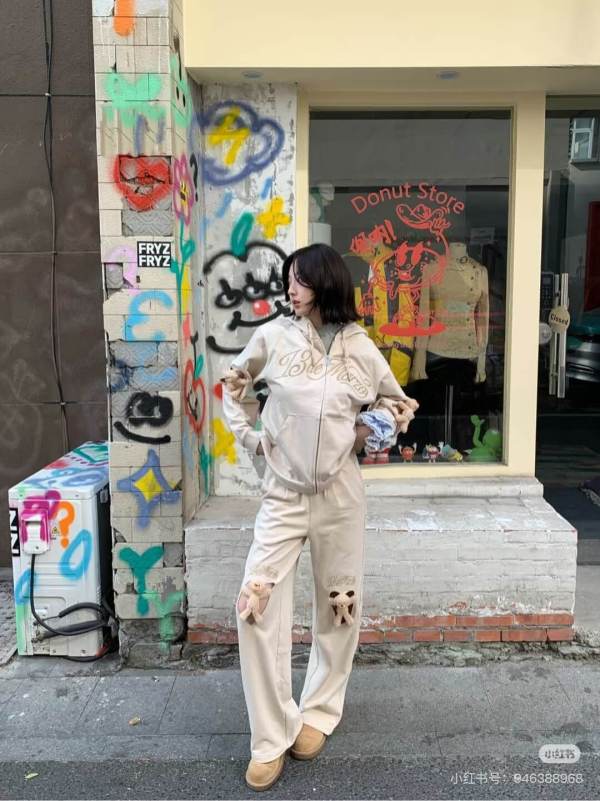 13DE MARZO Doozoo Hollow Heart Beige Sweatpants