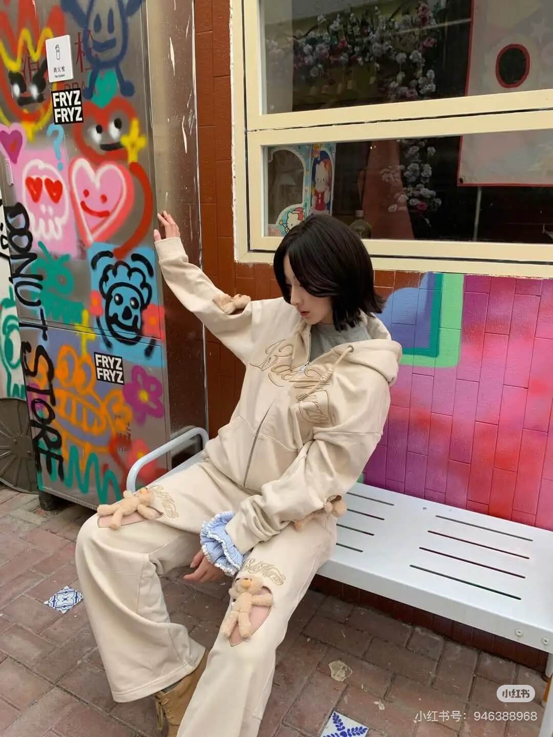 13DE MARZO Doozoo Hollow Heart Beige Sweatpants - Image 15