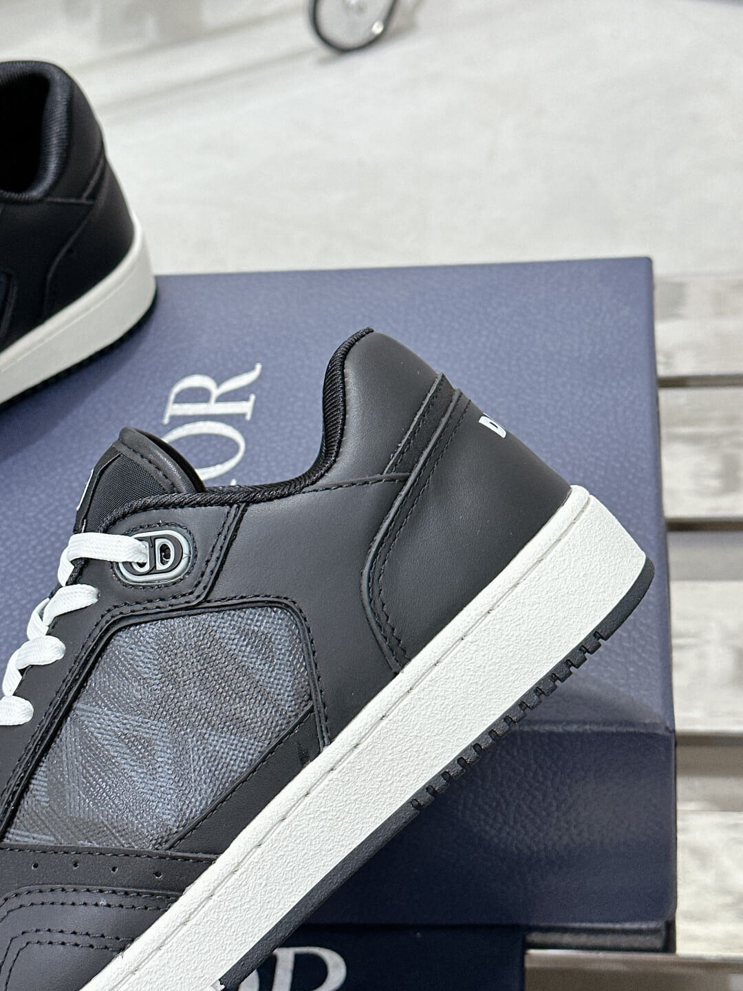 Christian Dior B27 Low-top White / Black Leather - Image 9