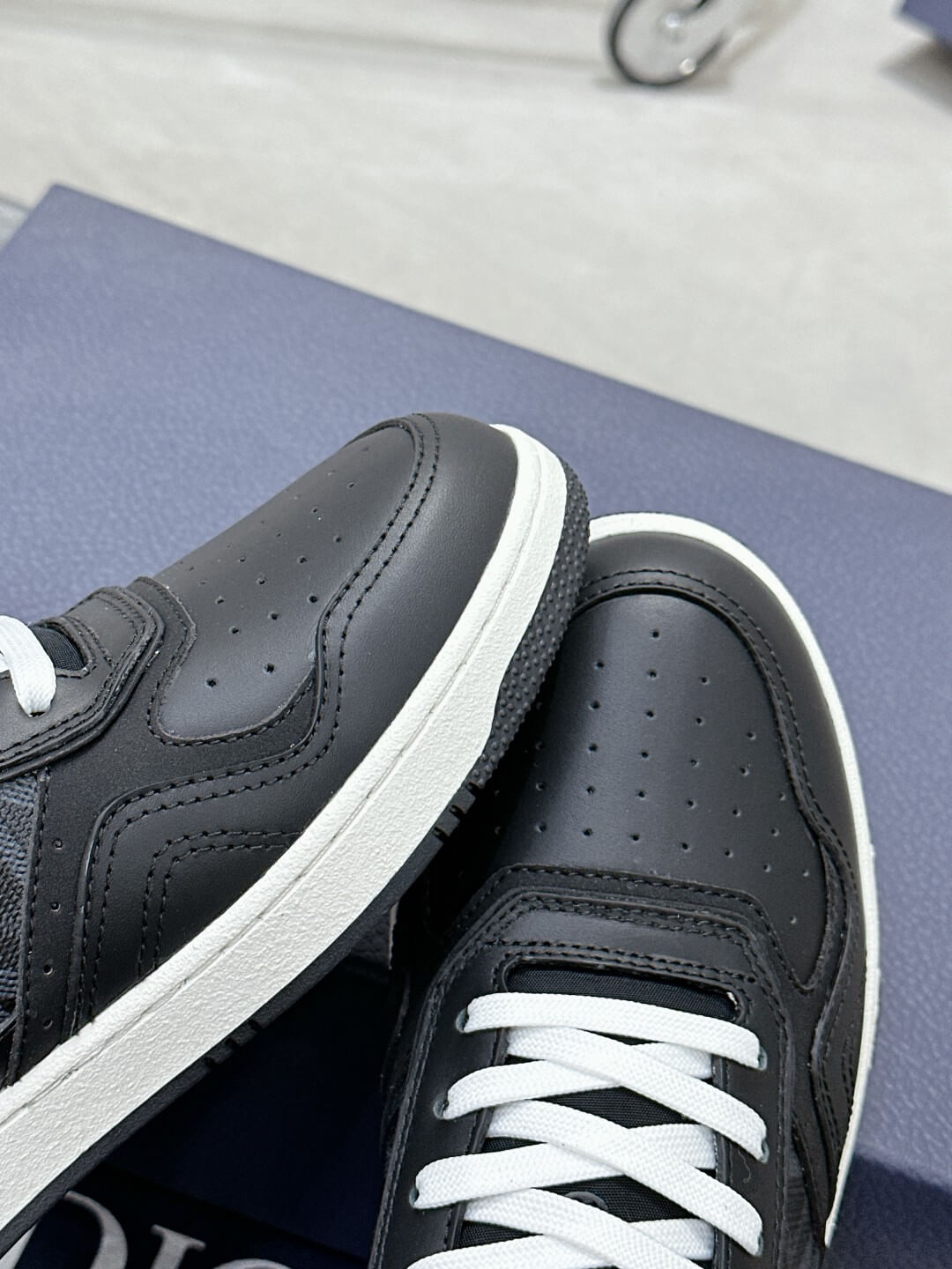 Christian Dior B27 Low-top White / Black Leather - Image 2