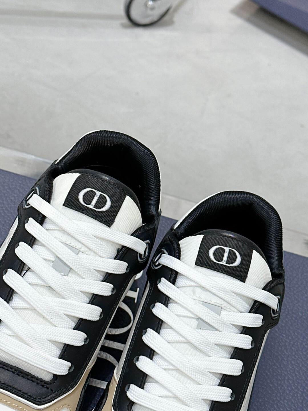 Christian Dior B27 Low-top White / Black and Beige Leather - Image 3