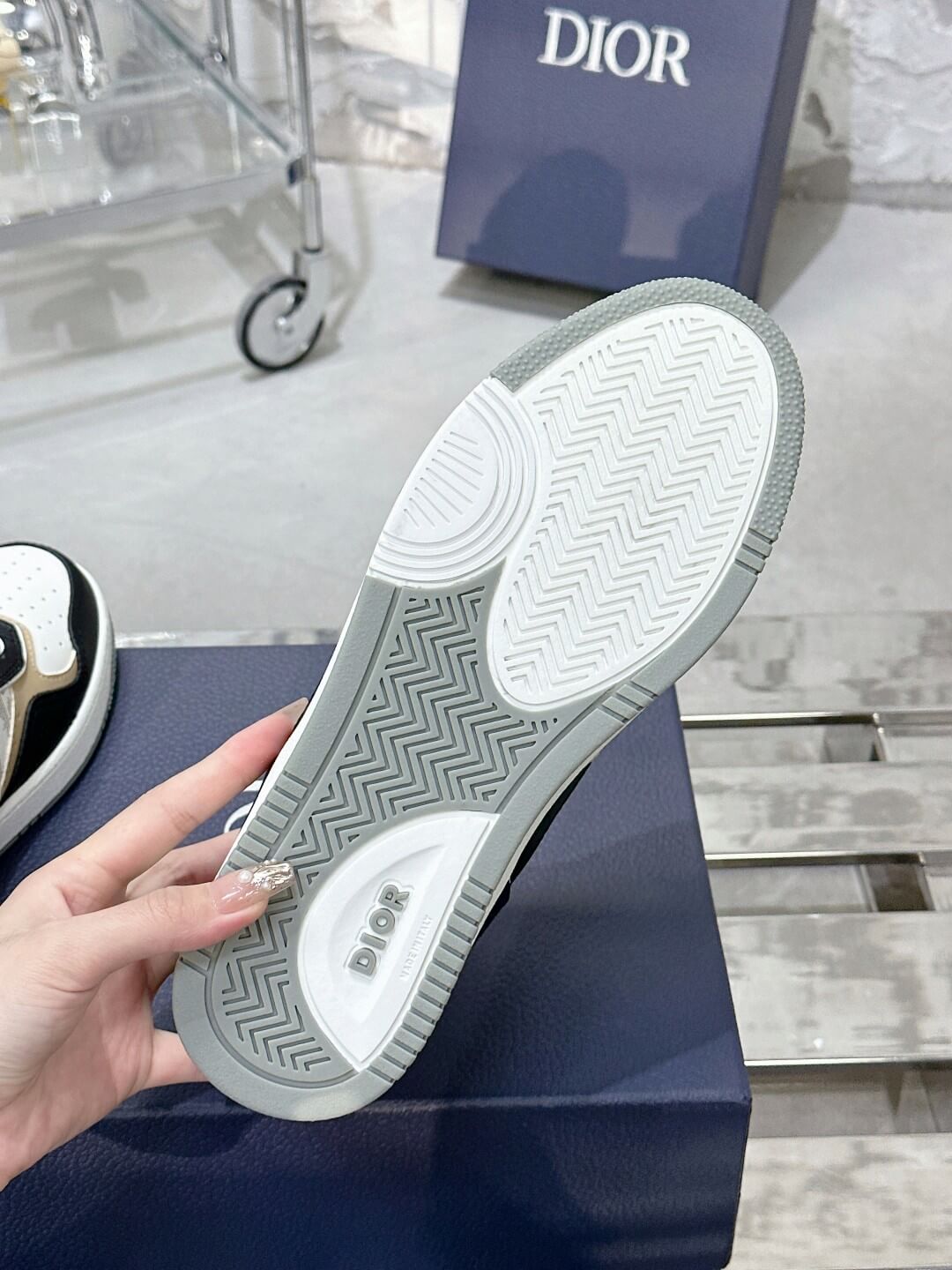 Christian Dior B27 Low-top White / Black and Beige Leather - Image 6