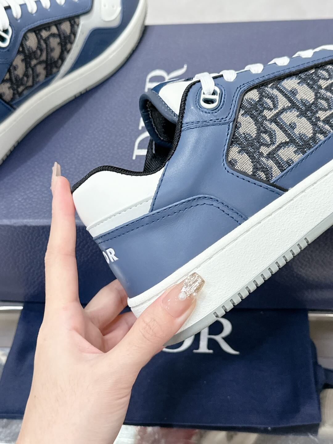 Christian Dior B27 Low-top White / Navy Blue Leather - Image 10