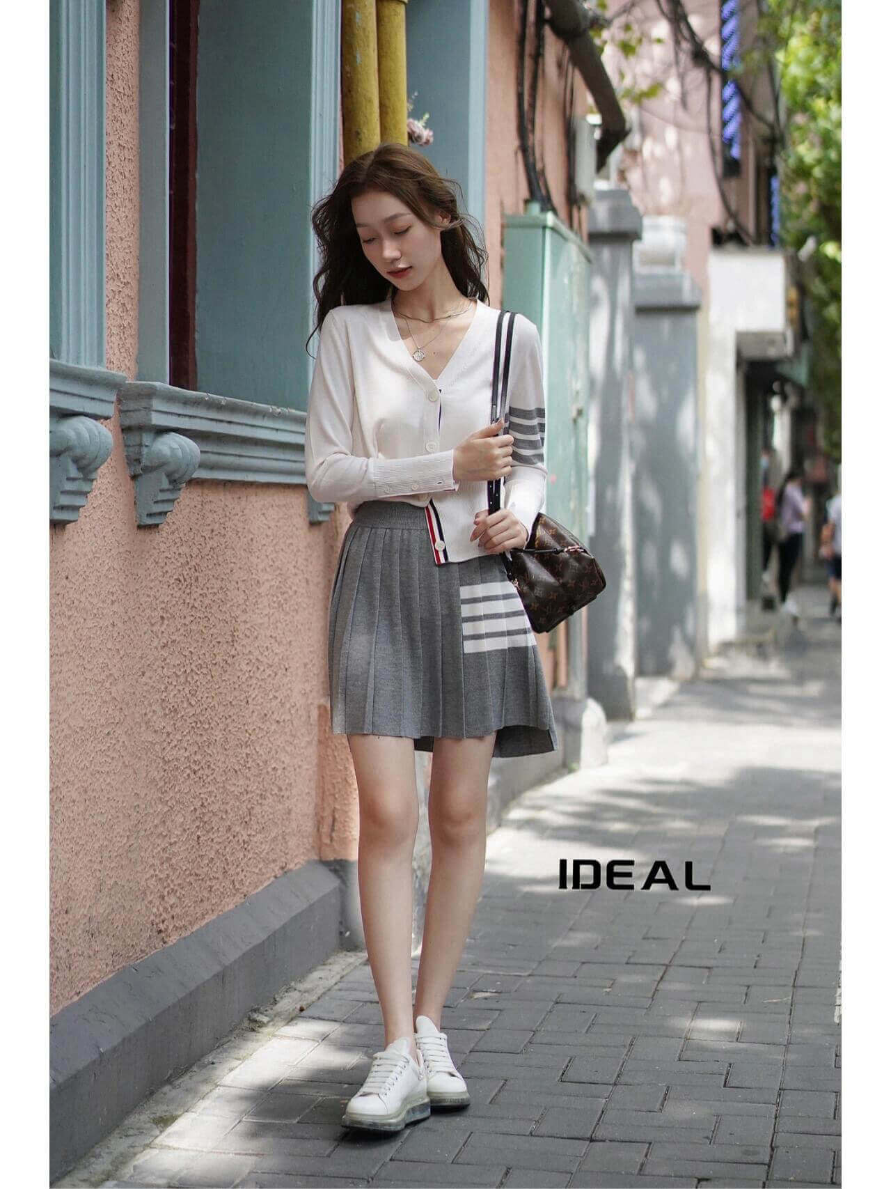 Thom Browne 4-Bar Gray Pleated Mini Skirt - Image 5