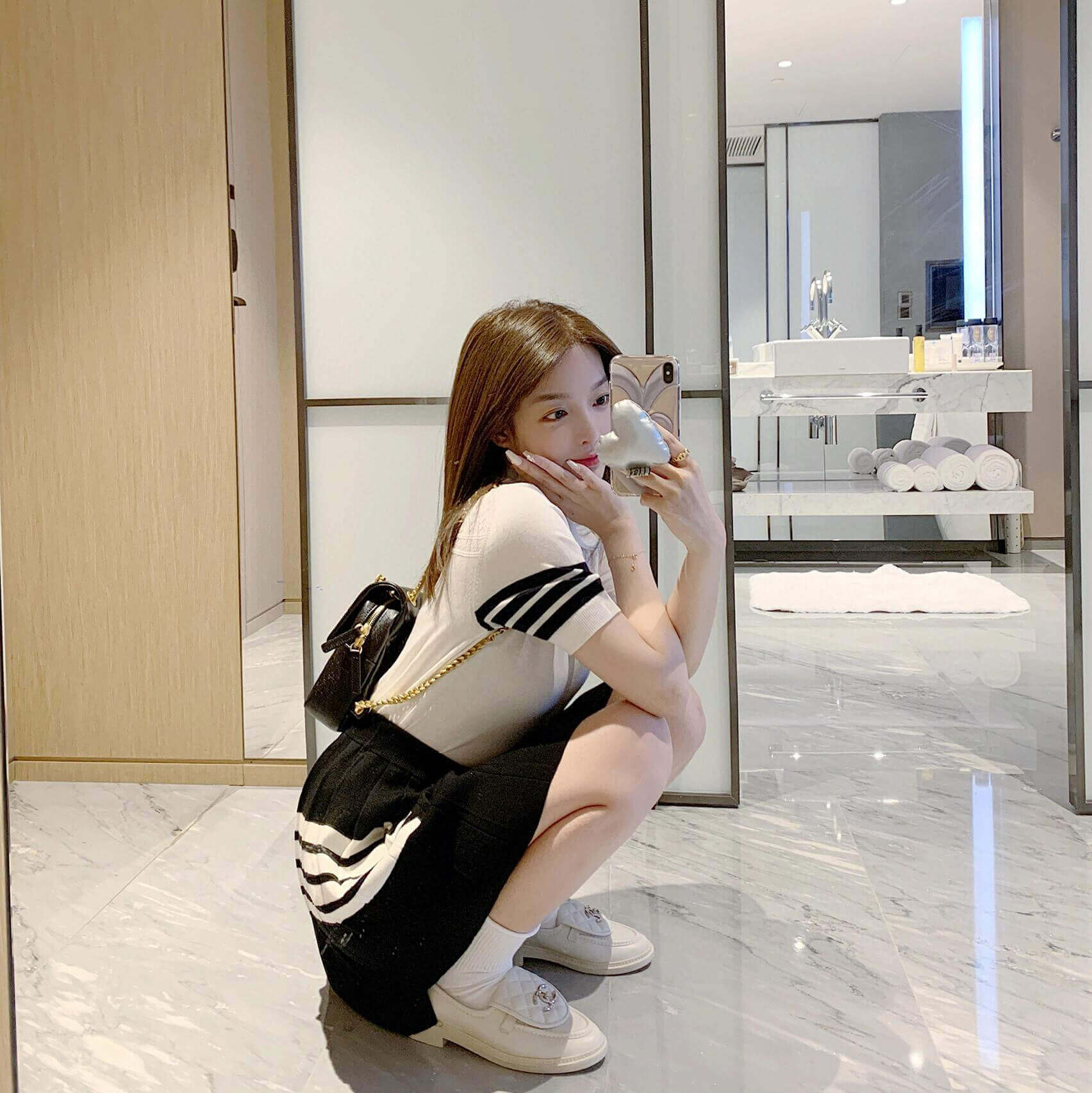 Thom Browne 4-Bar Navy Pleated Mini Skirt - Image 9