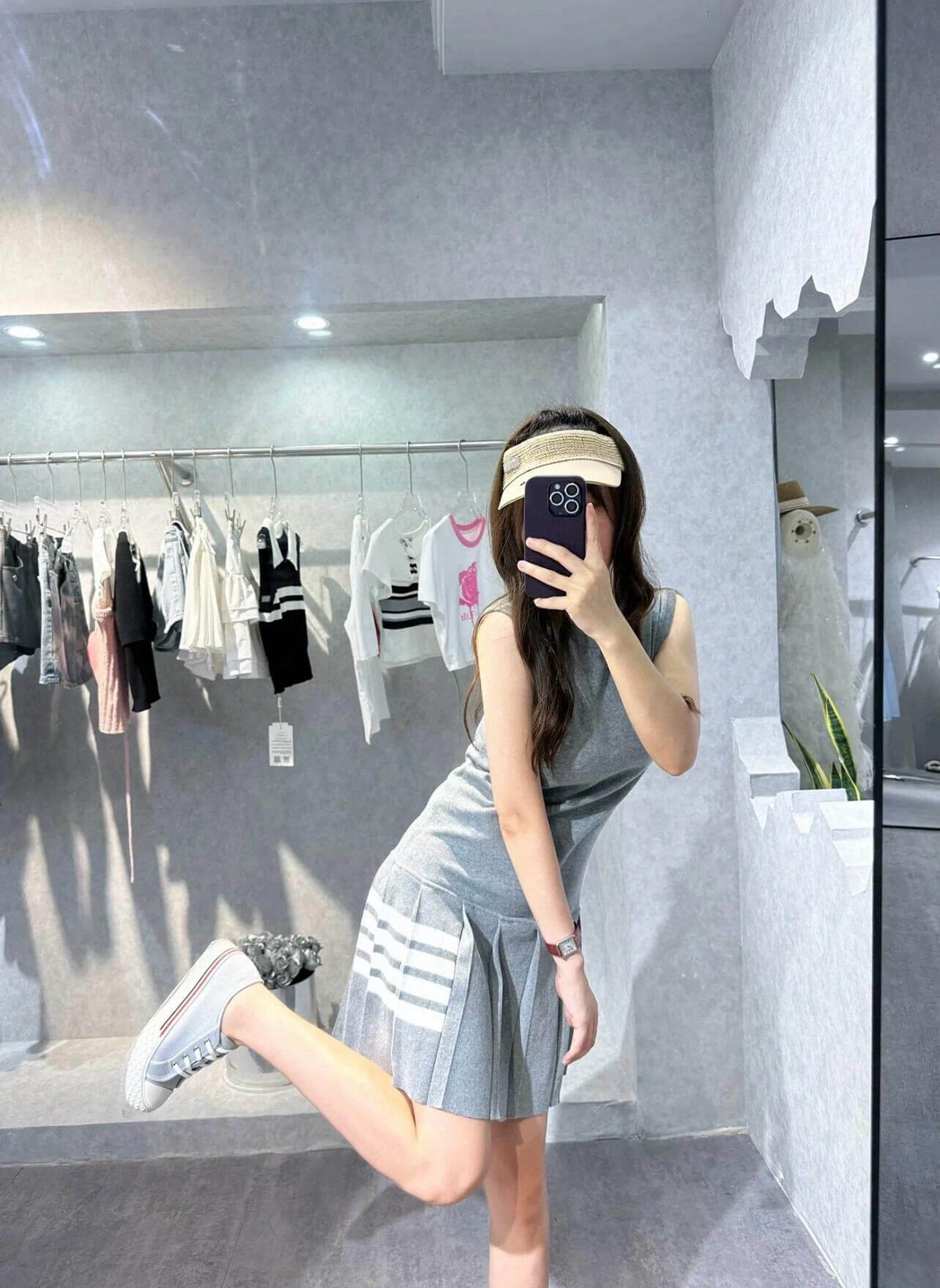 Thom Browne Women's Mini Sleeveless Pleated Grey Dress - Image 9