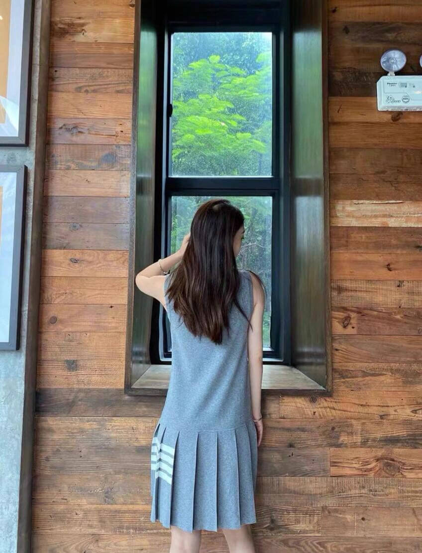 Thom Browne Women's Mini Sleeveless Pleated Grey Dress - Image 3