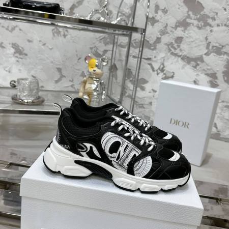 WOMENS CD CHRONO TRAINERS - BOLD BLACK and WHITE.