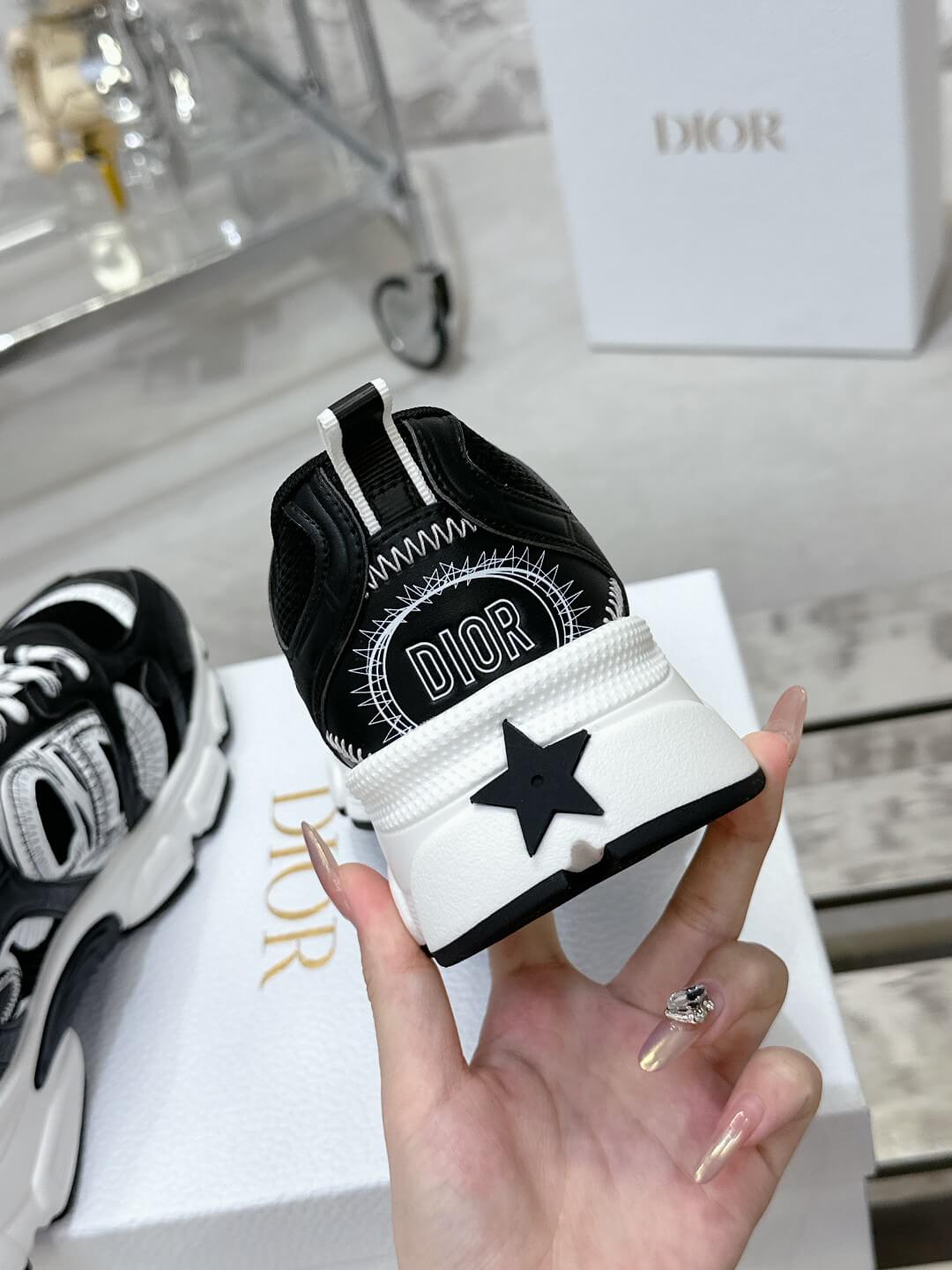 WOMENS CD CHRONO TRAINERS - BOLD BLACK and WHITE. - Image 9