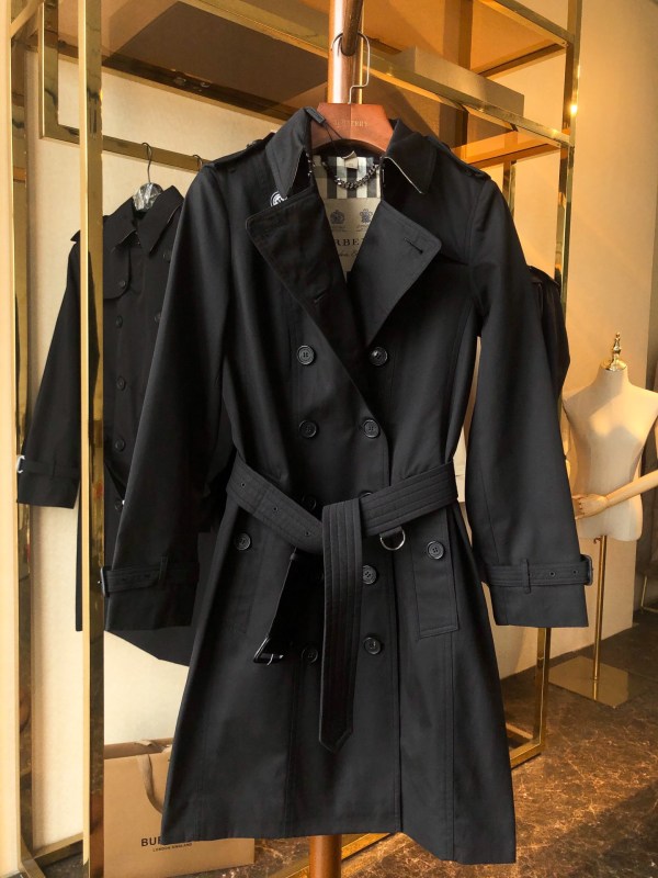 Burberry Black Kensington Heritage trench coat