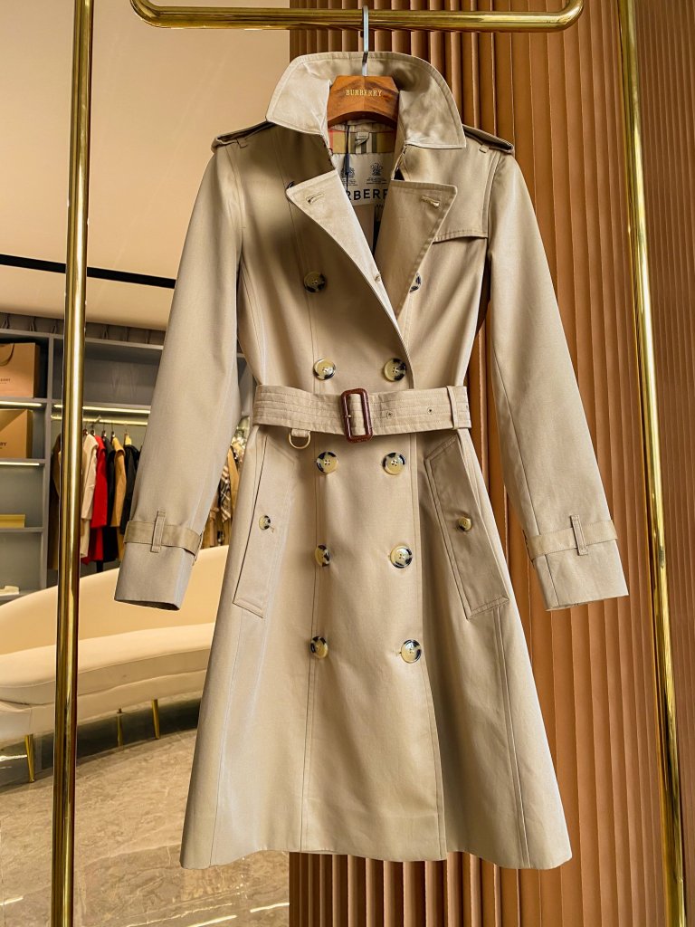 Burberry Mid-length Honey Kensington Heritage Trench Coat