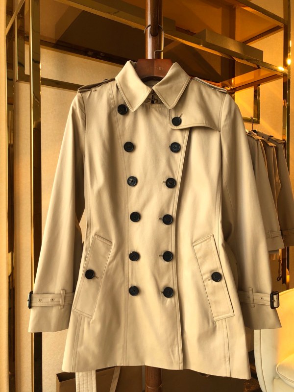 Burberry Honey Beige Sandringham Whisper Heritage Trench Coat