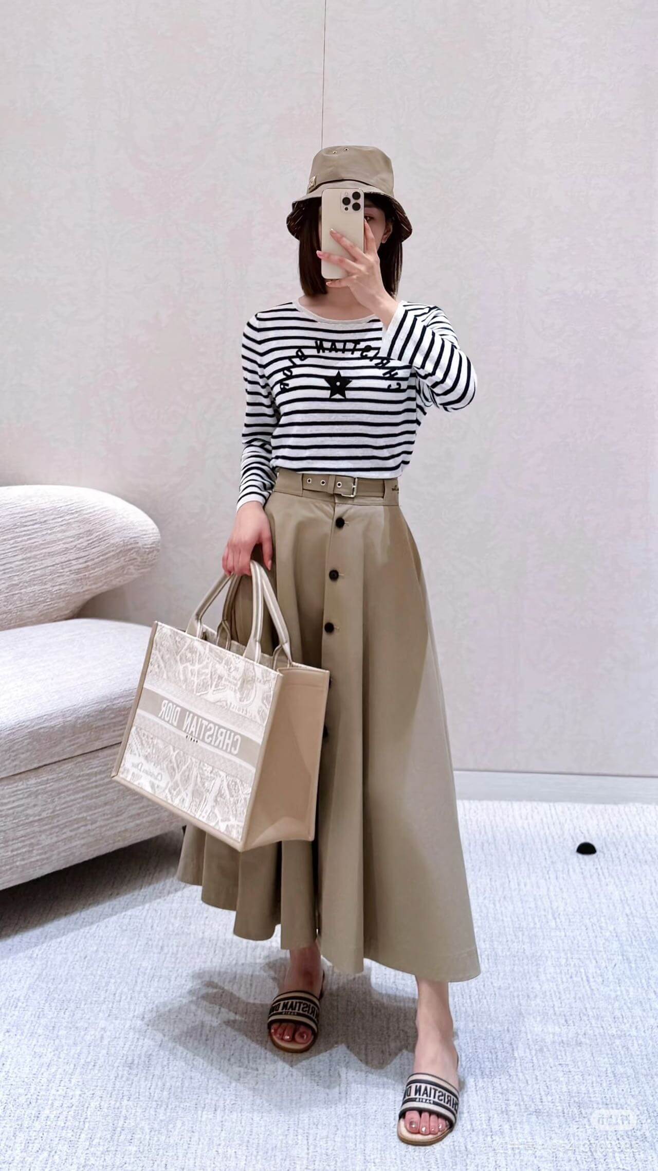 Christian Dior Button-Front A-Line Midi Skirt - Image 17