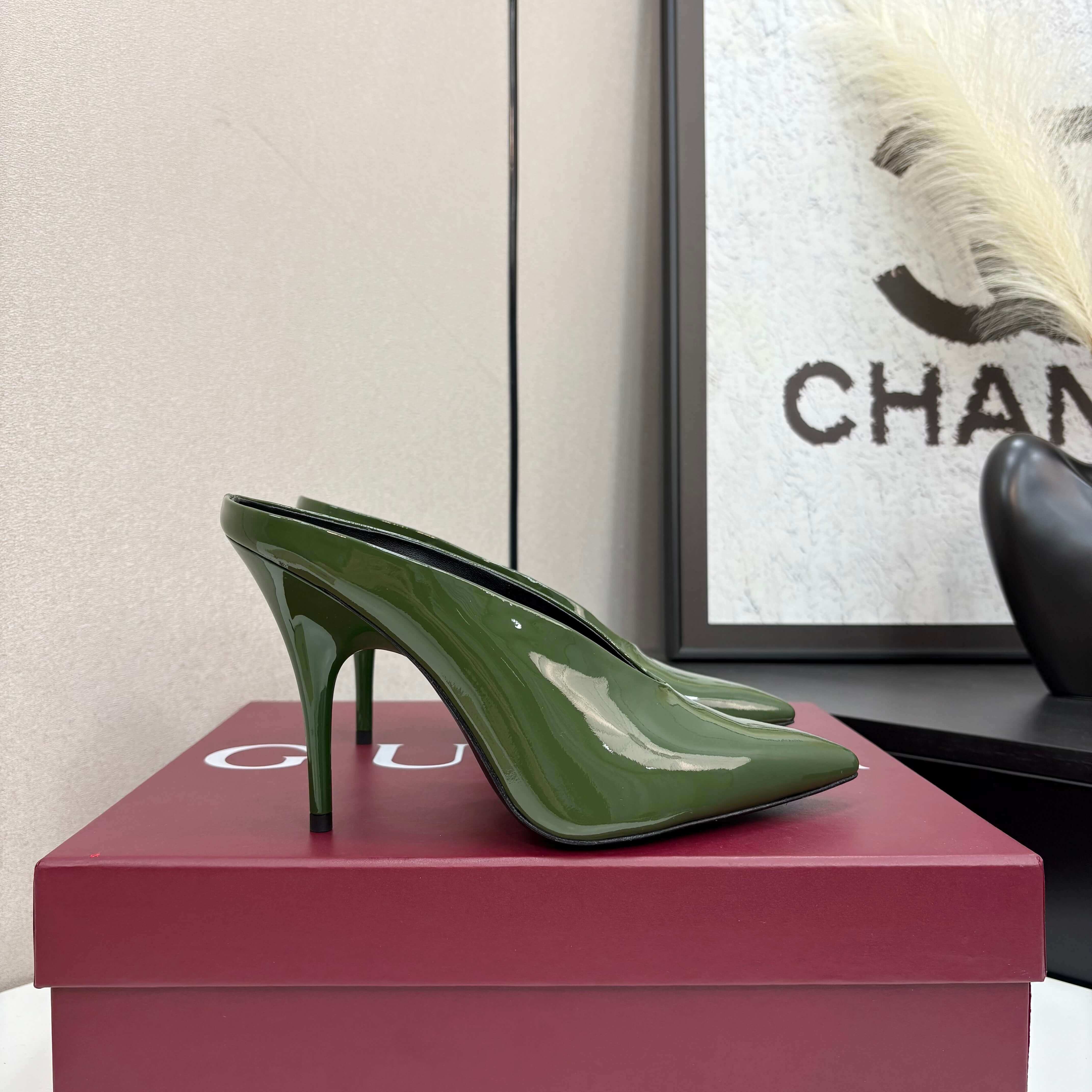 a pair of Gucci Women's Green Shiny Patent Leather Slingback Pumps with Pointed Toe and Thin Hee