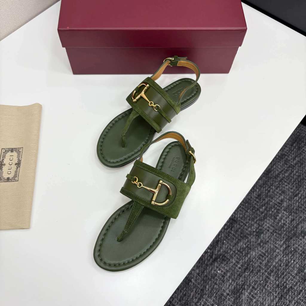 Gucci Women's Green Suede Thong Sandals with Gold-Toned Horsebit Detail