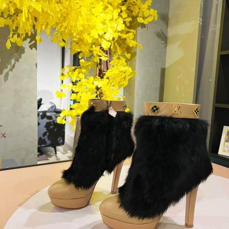 a pair of Louis Vuitton Fluffy Fox Fur Ankle Boots in Beige shoes