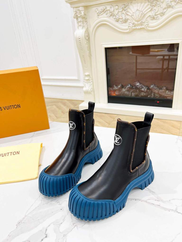a pair of Louis Vuitton Ruby Flat Ankle Boots Black And Blue