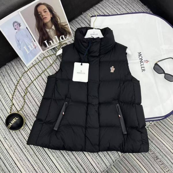 Moncler Luzule Puffer Vest in Black