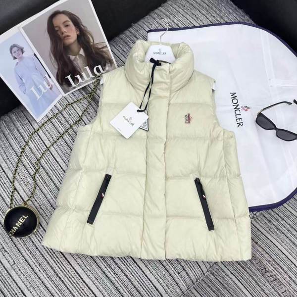 Moncler Luzule Puffer Vest in Cream