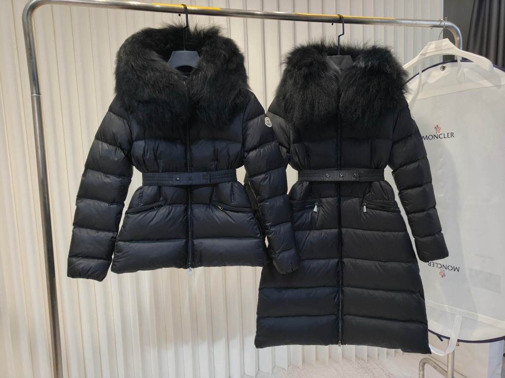 Moncler fur-trimmed hood women's long down jacket In Black