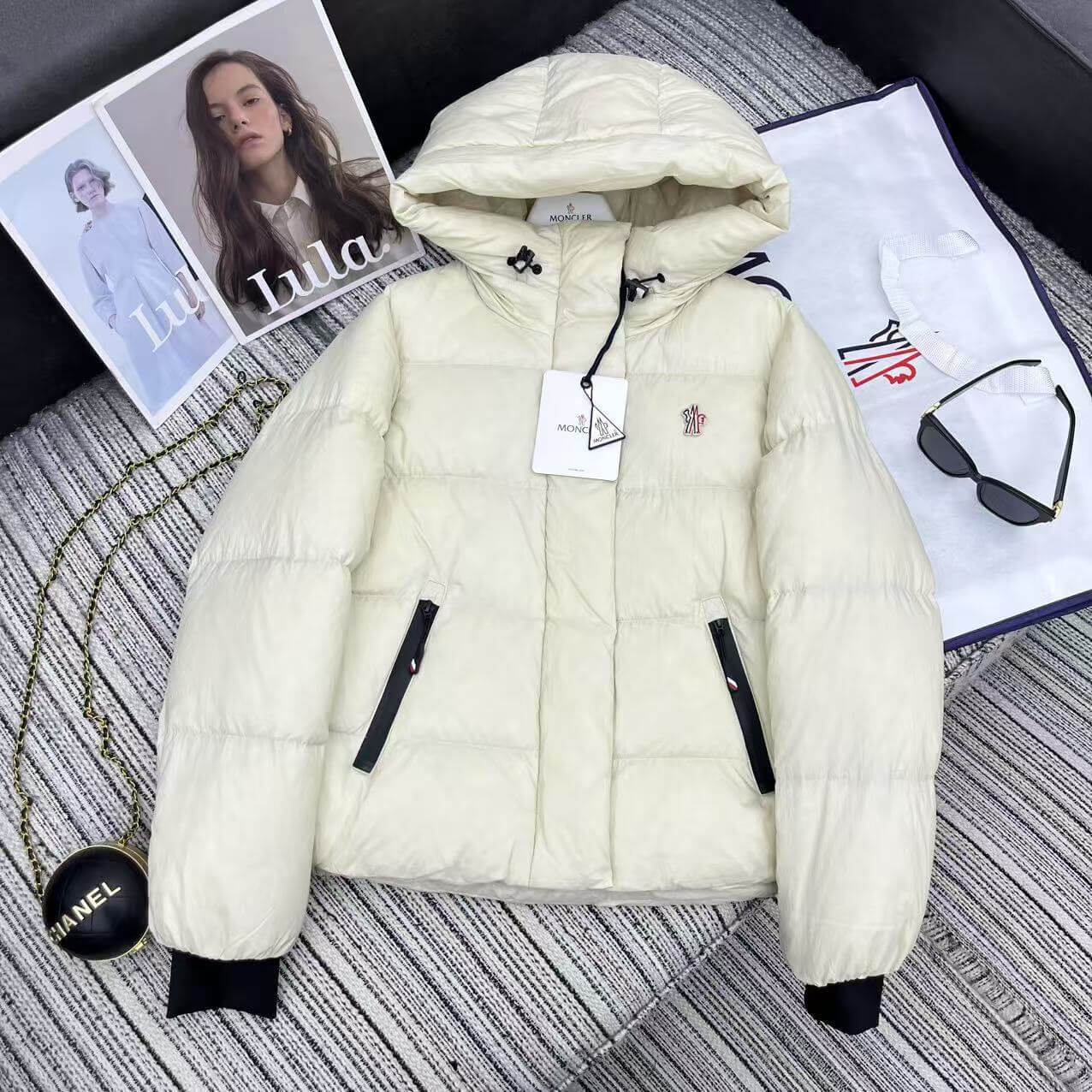 Moncler women's down jacket In Cream