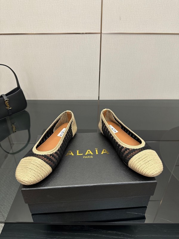 Alaïa Raffia Woven Black and Natural Ballet Flats