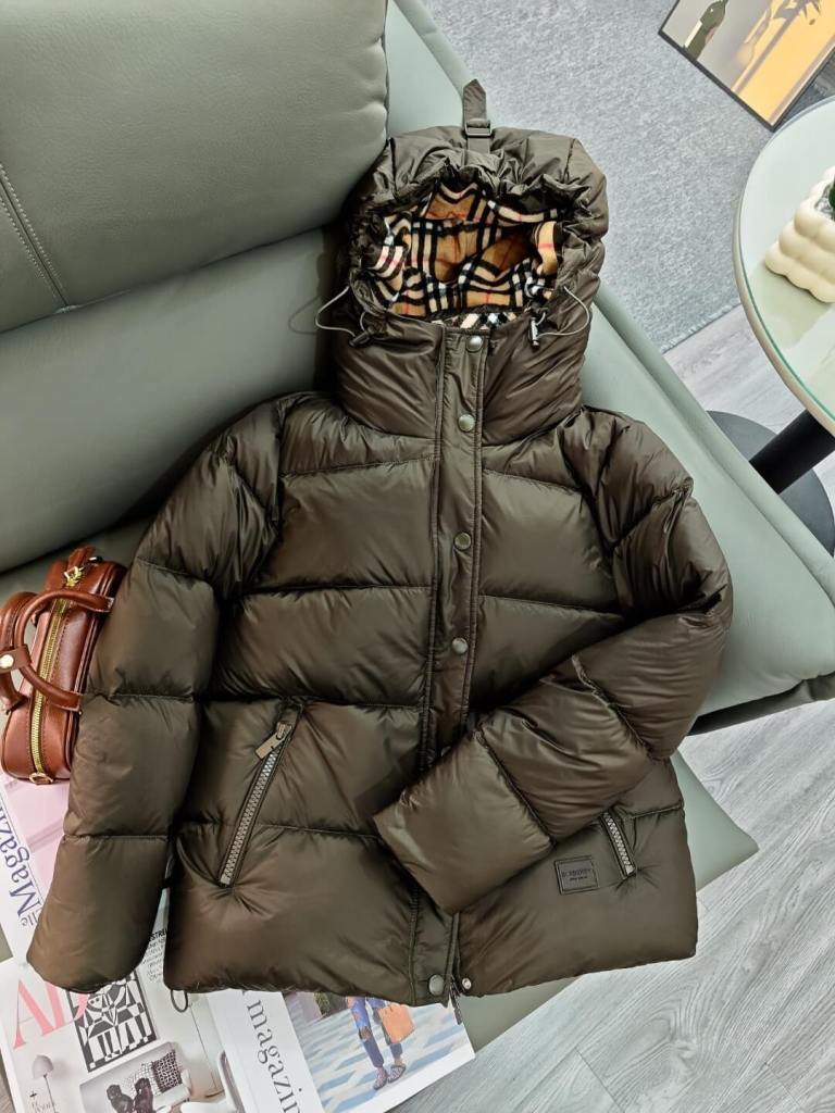Burberry Puffer Down Hood Jacket in a jungle green