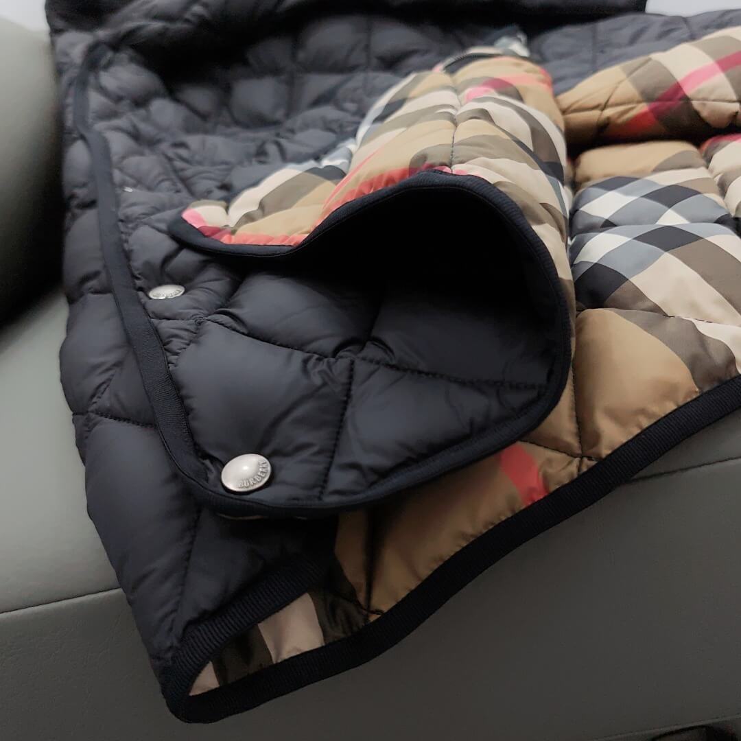 Burberry Quilted Long Jacket with a Hood in Black. - Image 7
