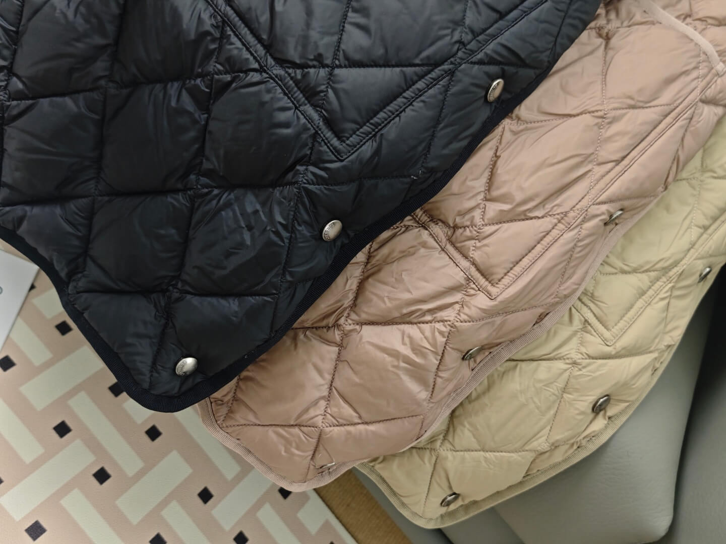 Burberry Quilted Long Jacket with a Hood in Black. - Image 11