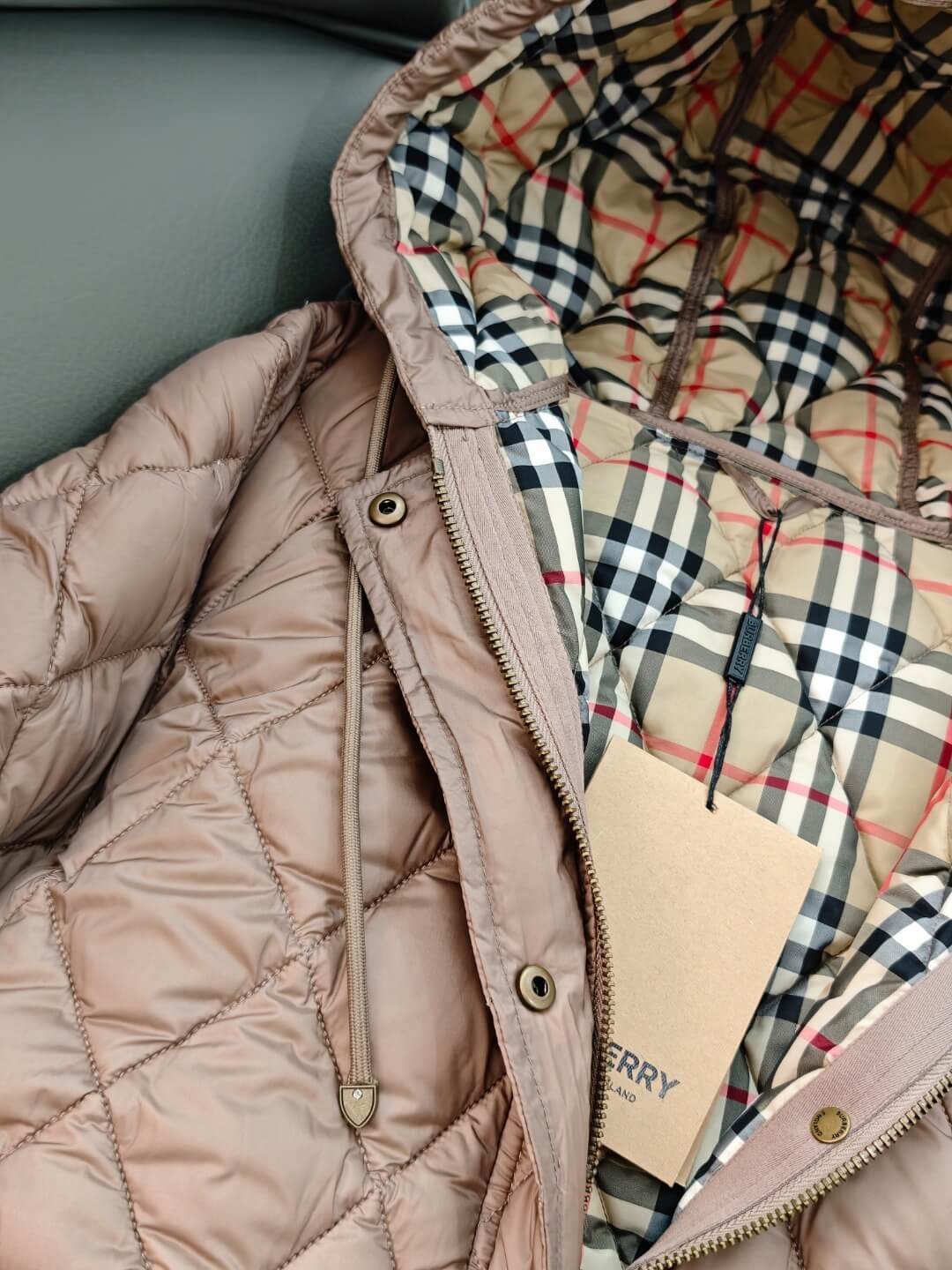 Burberry Quilted Down Jacket with Hood in Ivory - Image 4