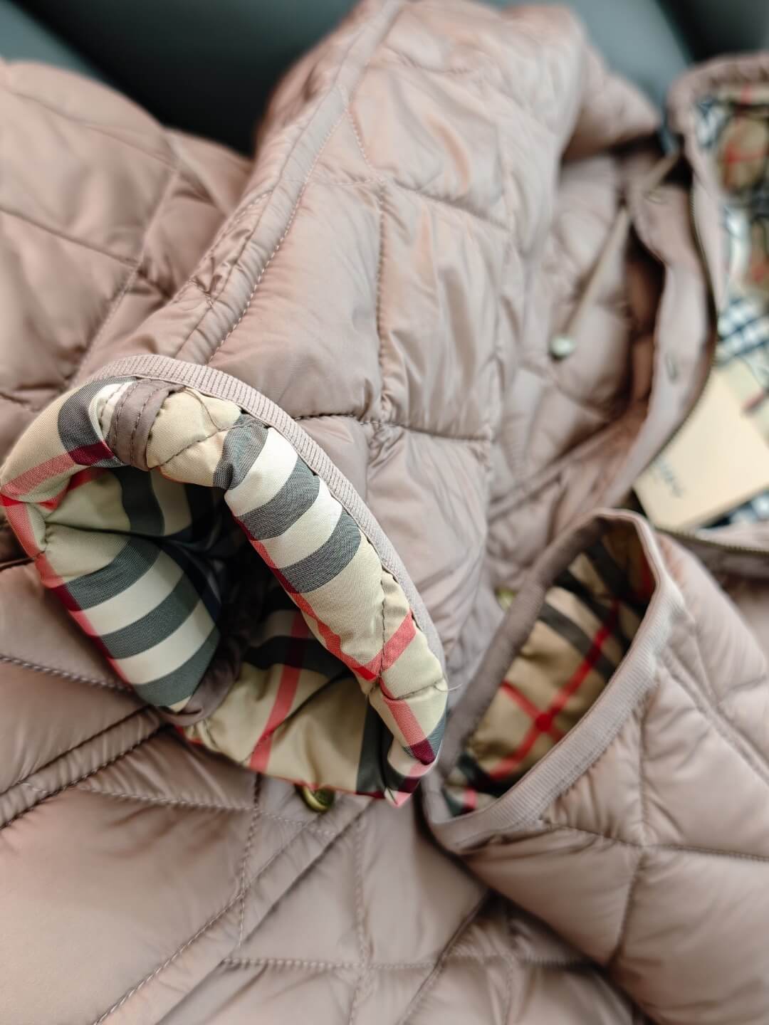 Burberry Quilted Down Jacket with Hood in Ivory - Image 6