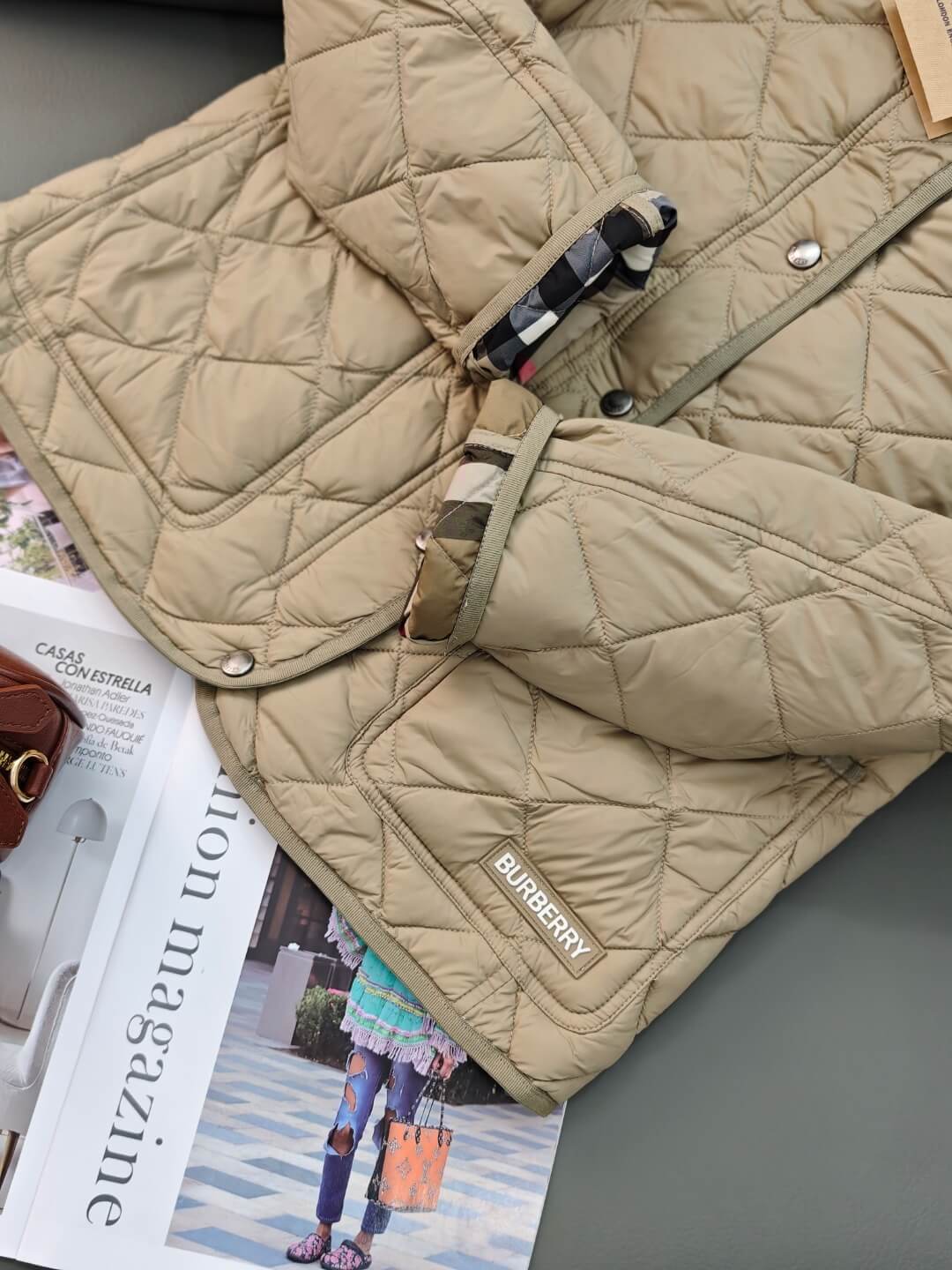 Burberry Dalry Quilted Jacket in a beautiful beige. - Image 3