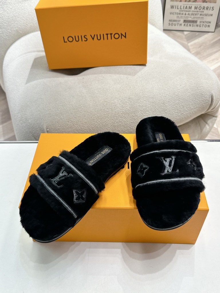 Louis Vuitton Black LV Easy Mule With Fur Slippers
