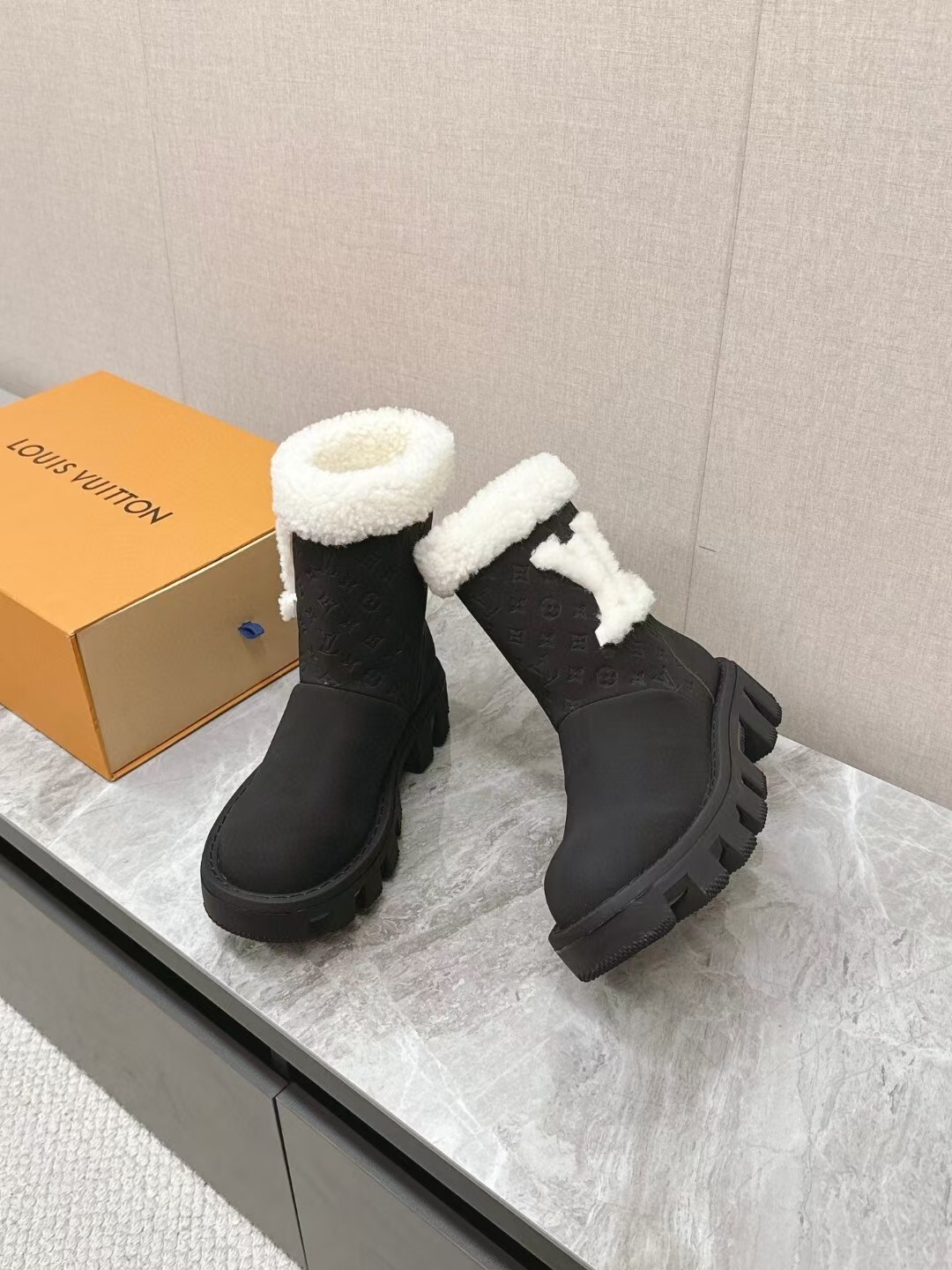 Louis Vuitton Winter Black LV Beaubourg Shearling Boots - Image 7